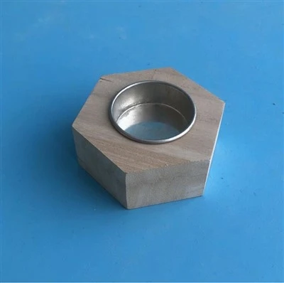 Castiçal hexagonal de madeira