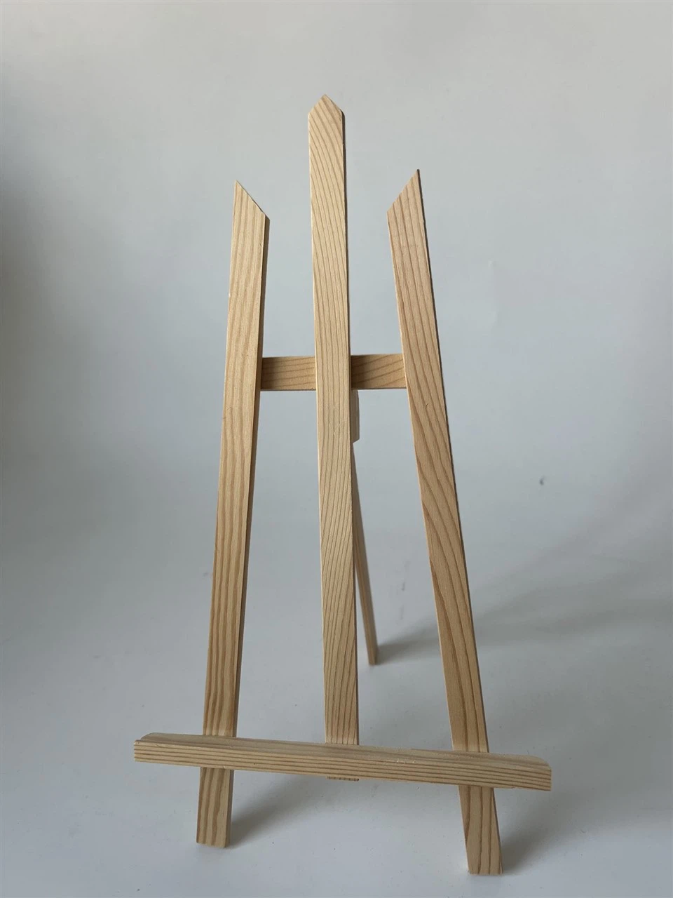 Wooden Pine Easel