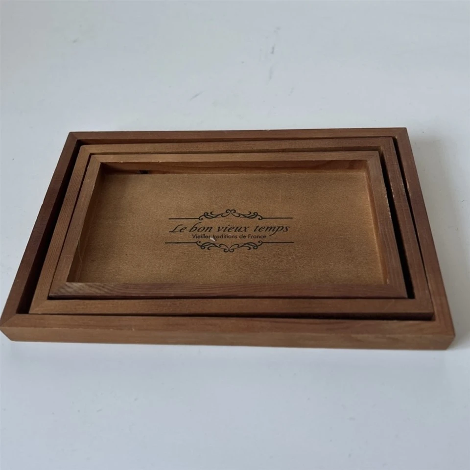 Conjunto de madeira de três bandeja